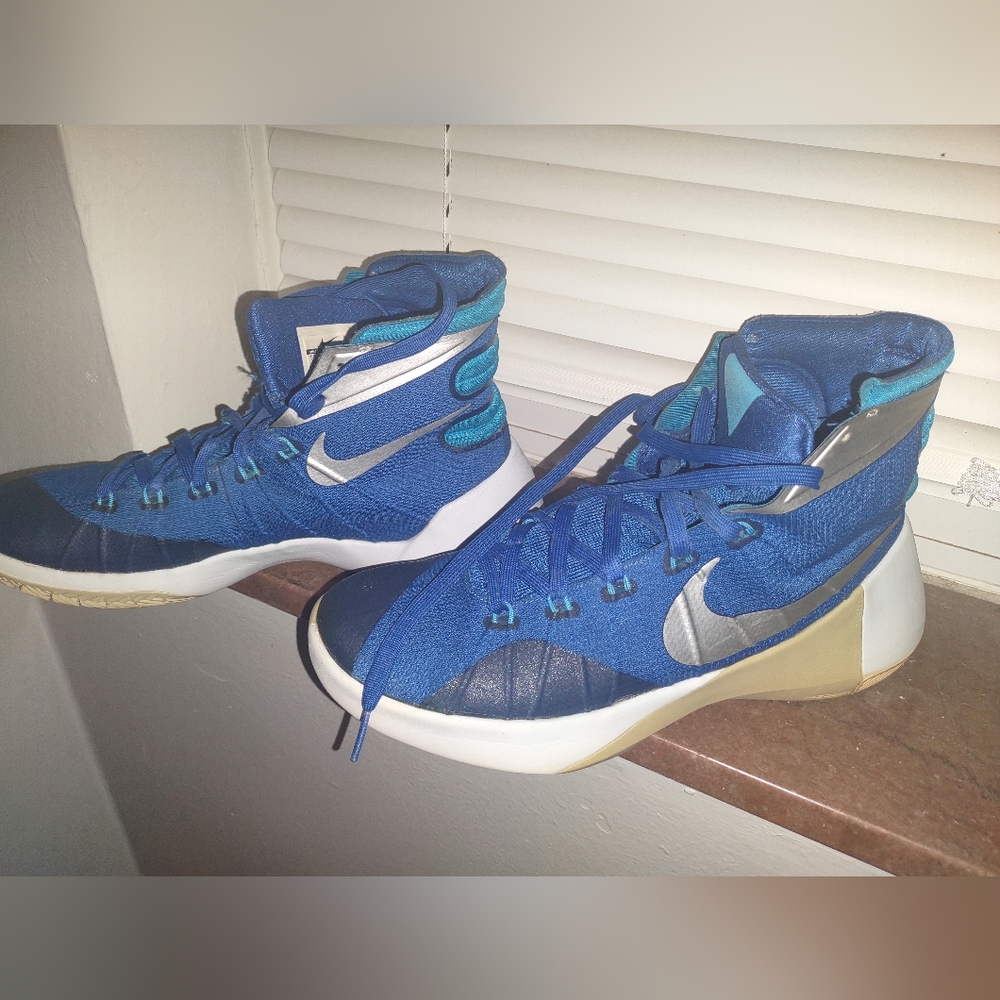 Nike Hyperdunk Performance Basketball Shoes - image 1